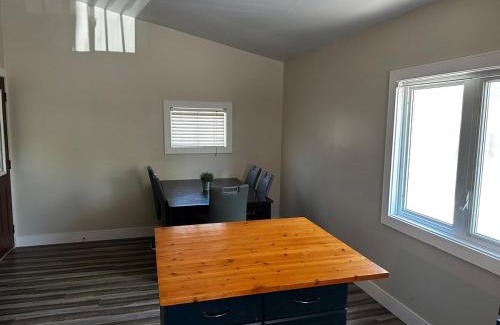 Gibson Apartment | Renovated 2 bdrm apartment in central Hamilton