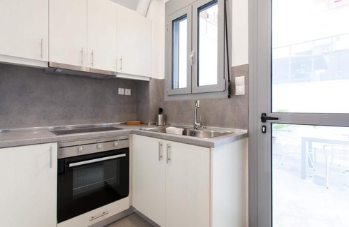 Neos Kosmos House | Renovated 2025 4 Bdr House Near Acropolis - New Beds Terrace Green Yard
