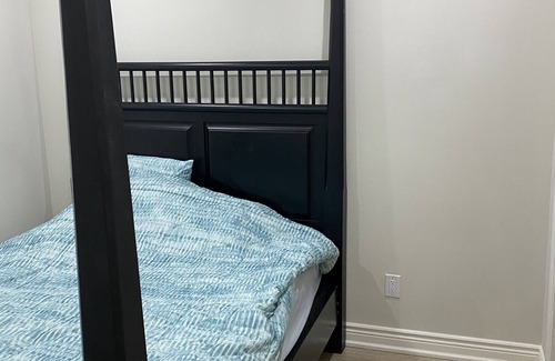 Hamilton House | RENOVATED | 2BED|2 BATH| SLEEP 5| HOUSE