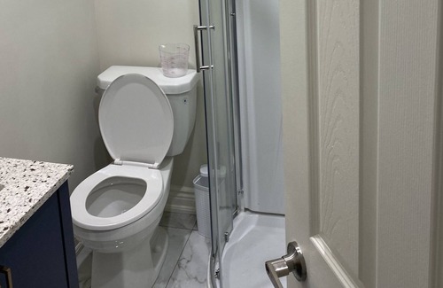 Hamilton House | RENOVATED | 2BED|2 BATH| SLEEP 5| HOUSE