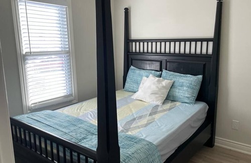 Hamilton House | RENOVATED | 2BED|2 BATH| SLEEP 5| HOUSE