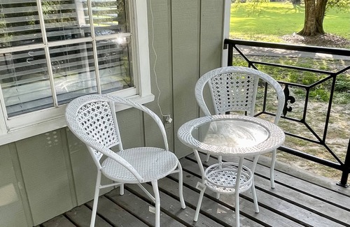 Springfield House | Renovated 2br in Springfield - close to Natalbany River