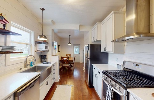 Clear Lake House | Renovated and Close to everything!