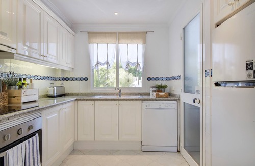 Urbanizacion Pinos Verdes Apartment | Renovated apartment with sea views close to the beach, restaurants and shops