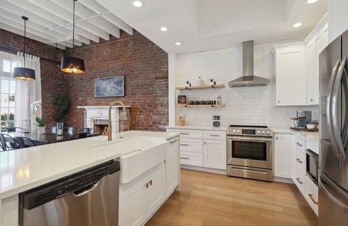 Arts/Warehouse District Condo | Renovated Arts District Townhouse Steps to FQ