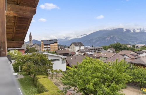 Chandolin-près-Savièse Apartment | Renovated attic with jacuzzi - 6 pers in Savièse