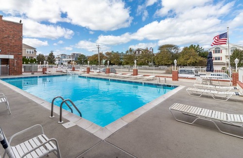 Admiral Estates Condo | Renovated Beach Block W Ocean View & Pool - Now Booking for 2025!