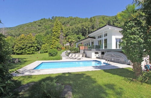 Brione sopra Minusio House | Renovated, spacious house nestled in a large garden with swimming pool