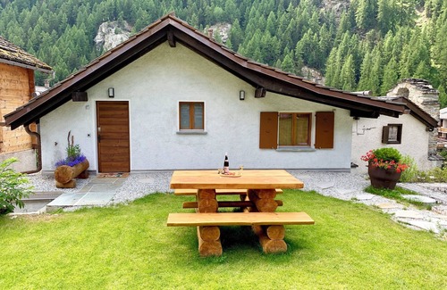 Zinal Ski Chalet | Renovated Classic 1803 Chalet