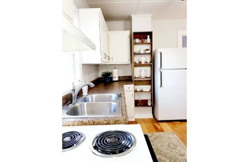 Jamestown House | Renovated Cottage In Historic Jamestown NC