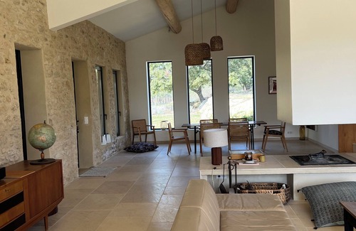 Beaumont-de-Pertuis House | Renovated farmhouse in the Luberon with heated swimming pool in the heart of vineyards and olive groves