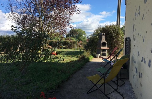 Bourbon-l'Archambault Cottage | Renovated farmhouse with enclosed garden, pets allowed, WiFi and parking
