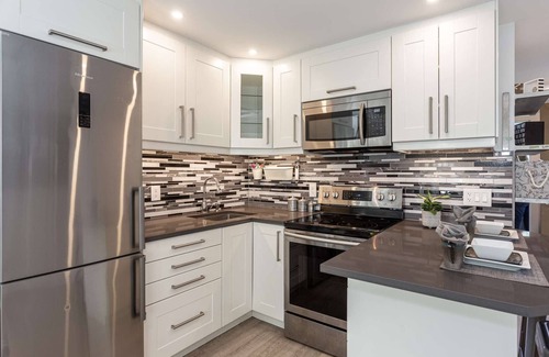 Whistler Creekside House | Renovated fully in 2020. Perched high up in Gondola Village. Free parking, walk to lifts