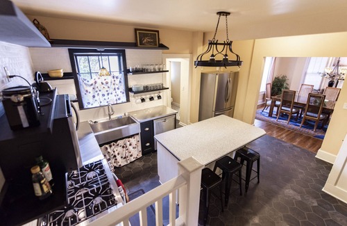 Cherokee Triangle House | Renovated Historic Home, Walk to All! 4 bedrooms/baths, large deck and grill