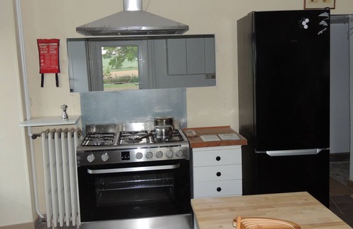 Commarin Apartment | renovated historic house with inner lake and castle nearby