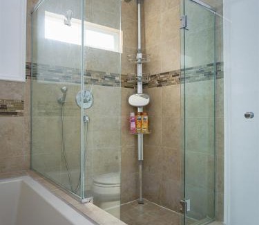 Lawndale House | Renovated Home w Playroom games AC WD