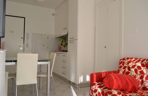 Rosapineta Apartment | Renovated flat with pool and terrace near the beach