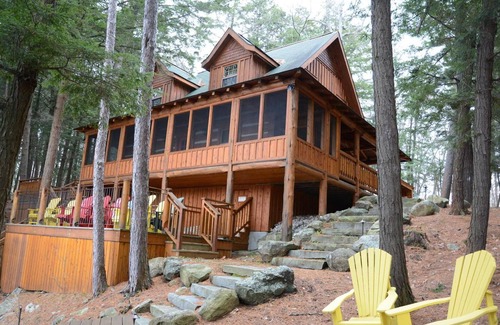 Minett Cottage | Renovated Log Cabin! 3 Bed, 2 Bath Lake Rosseau! Minett! Sunsets!