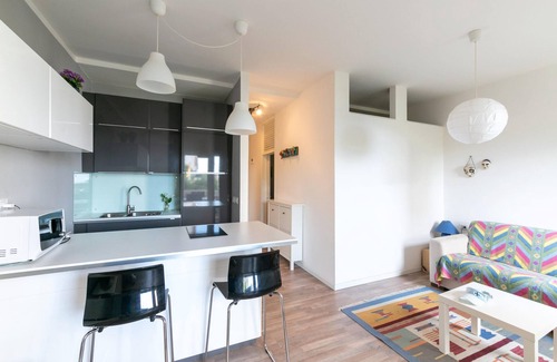Faro Apartment | *Renovated* Pool/Beach Place [+Free Parking]