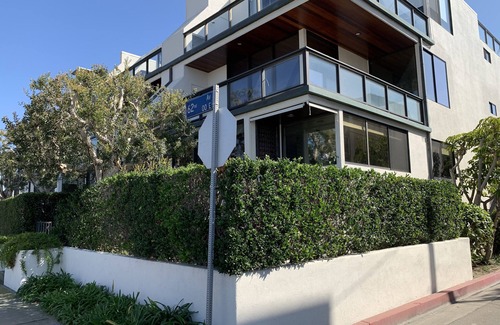 Playa Del Rey Condo | Renovated Private Beachfront w private outdoor space steps from the water