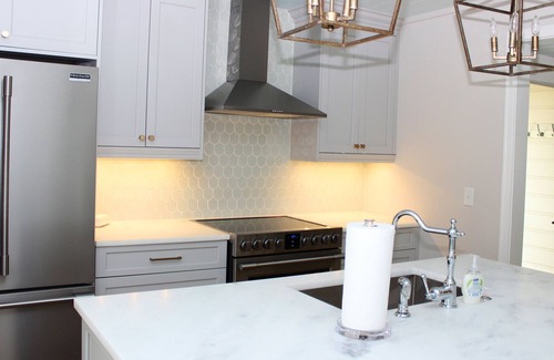 Spinnaker Beachhouses House | Renovated, Professional Decorated Townhome! Walk to Amenities! Amenity Cards!