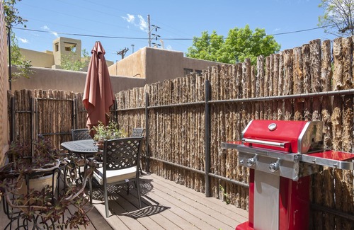 Downtown Santa Fe House | Renovated quiet adobe casita. 2 queen bed, 2 bath, only 10 min walk to Plaza!