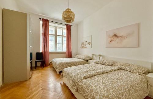 Simmering Apartment | Renovated Spacious Apartment with Free Parking