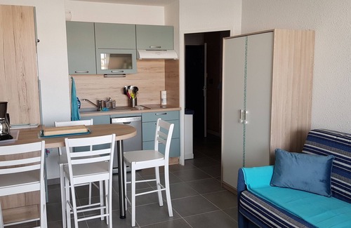 Cap d'Agde Apartment | Renovated studio cabin 4p/swimming pool/parking before port