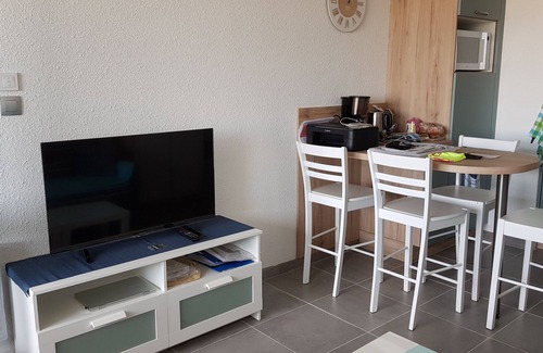 Cap d'Agde Apartment | Renovated studio cabin 4p/swimming pool/parking before port