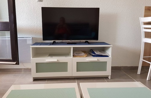 Cap d'Agde Apartment | Renovated studio cabin 4p/swimming pool/parking before port