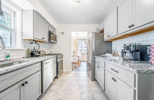 St. Louis House | Renovated Stylish Home Central New Furnishings