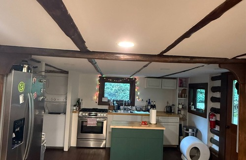 Fort Hancock Cabin | Renovated Summer Cabin in Atlantic Highlands – Walk to NYC Ferry!