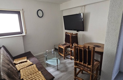 Ketsch Apartment | Renoviertes Ruhiges Gartenapartment