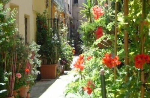 Antibes Old Town Apartment | Rent 2 rooms Furnished Au Coeur Du Vieil Antibes