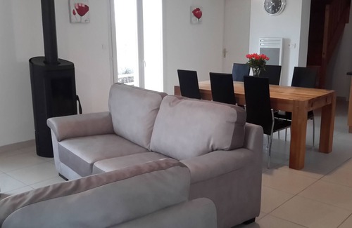 Nontron House | Rental of a new classified * house in park with pond