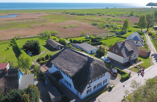 Gross Zicker Apartment | Rental-Private Bathroom-WG9