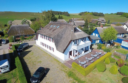 Gross Zicker Apartment | Rental-Private Bathroom-WG9