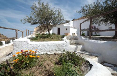 Guadix House | RentitSpain Cueva Oliva, una acogedora cueva y soleado jardín
