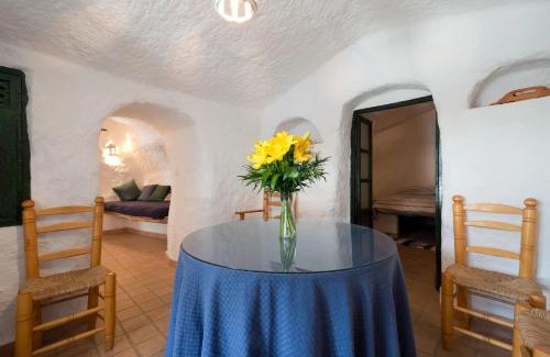 Guadix House | RentitSpain Cueva Oliva, una acogedora cueva y soleado jardín