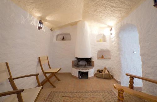 Guadix House | RentitSpain Cueva Oliva, una acogedora cueva y soleado jardín