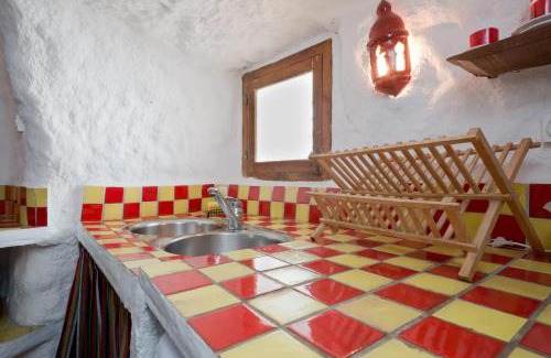 Guadix House | RentitSpain Cueva Oliva, una acogedora cueva y soleado jardín