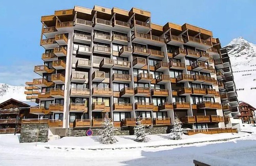 Val-Thorens Apartment | Résidence Hauts De Chaviere - VAL THORENS rental: spacious 2 rooms for 6 with 3 sunny balconies (45 m2)