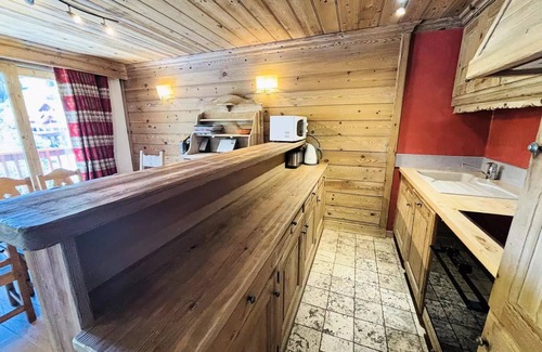 Meribel Centre Apartment | Residence Les Brimbelles - 3-room apartment for 6 people located in the center of Méribel close to shops and ski slopes