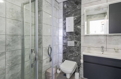 Seki Apartment | Residence w Balcony and Shared Pool 7 min to Coast