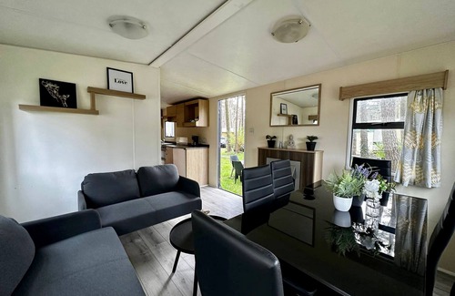 Bocholt House | Residence with a spacious garden located in a child-friendly park