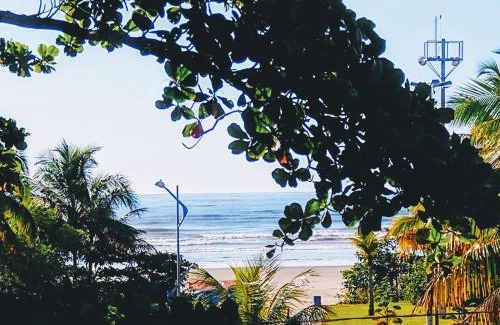 Maitinga House | Residencial Praia Bertioga Pé na Areia