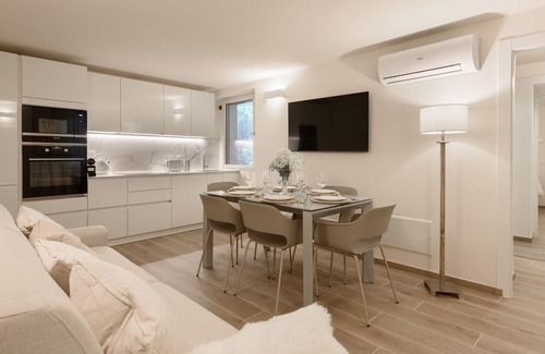 Querceta House | Residenza Alex By MMega