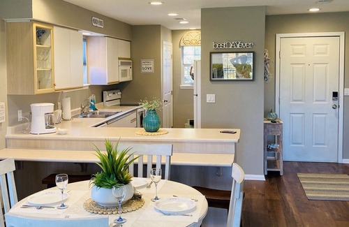 Branson Condo | Resort Condo on Golf Course With Jacuzzi (3 minutes from Branson Landing!)