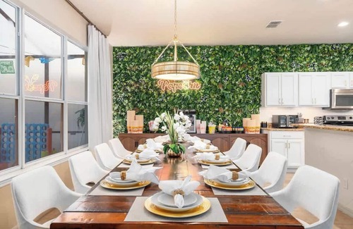 Bellavida House | ⭐ Resort Home, Heated Pool & Spa, Game Room, Themed Bedrooms, Fully Stocked ⭐