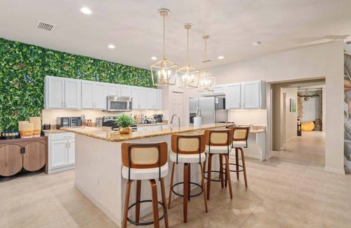 Bellavida House | ⭐ Resort Home, Heated Pool & Spa, Game Room, Themed Bedrooms, Fully Stocked ⭐
